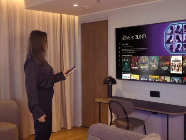 Helsinki’s newest premium Airport hotel takes guestroom entertainment and business capabilities to new heights with 800 Philips Professional Displays